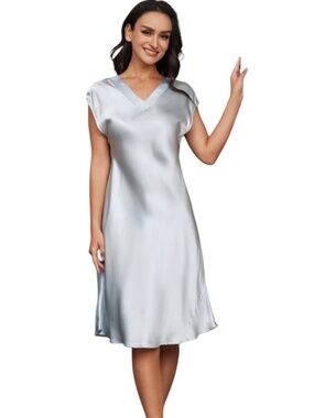 SilkSilky Pure Silk Cap Sleeve V-neck Nightgown Size Large Color Light Blue